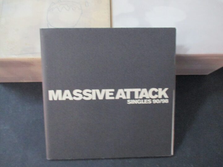 Massive Attack - Singles 90/98 - Box 11 Cd - Cofanetto